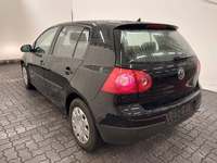 Vaade tagant vasakult