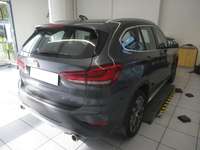 Skats no labās puses aizmugurē