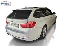 Skats no labās puses aizmugurē