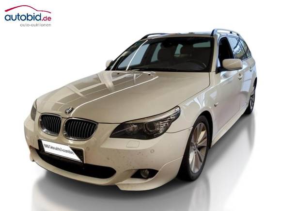 Skats no kreisās puses priekšā