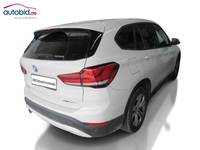 Skats no labās puses aizmugurē