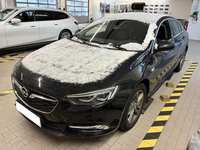 Skats no kreisās puses priekšā