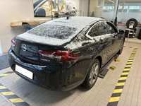 Skats no labās puses aizmugurē