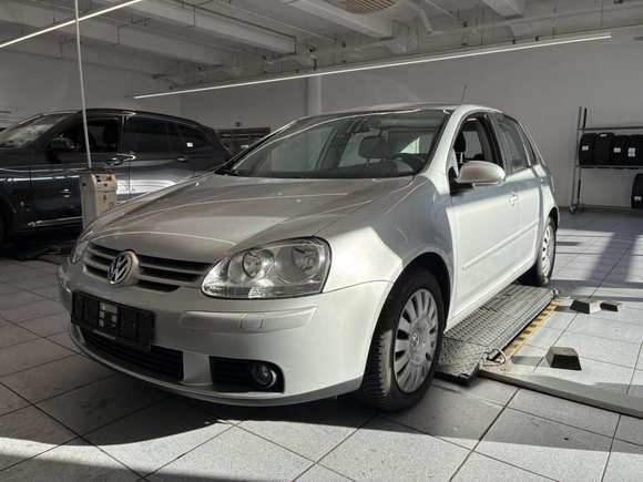 Skats no kreisās puses priekšā