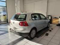 Skats no labās puses aizmugurē