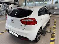 Skats no labās puses aizmugurē