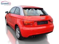 Skats no kreisās puses aizmugurē