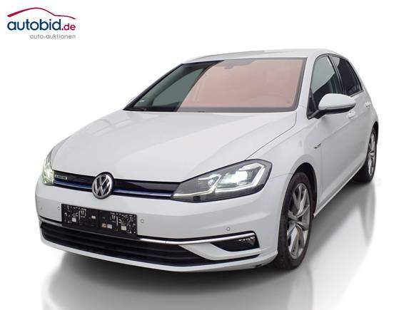 Skats no kreisās puses priekšā