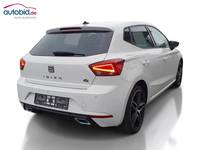 Skats no labās puses aizmugurē