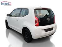 Skats no kreisās puses aizmugurē