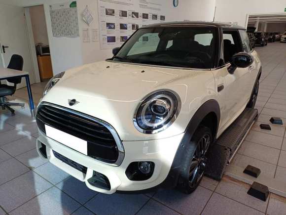 Skats no kreisās puses priekšā