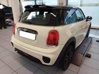 Skats no labās puses aizmugurē