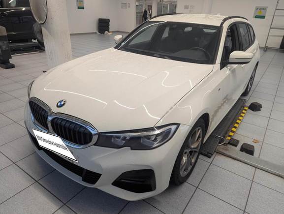 Skats no kreisās puses priekšā