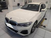 Skats no kreisās puses priekšā