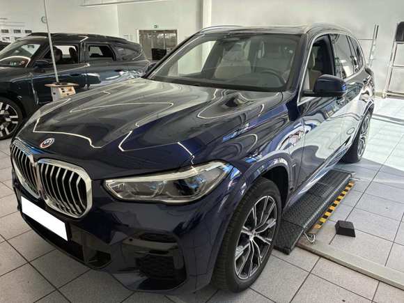 Skats no kreisās puses priekšā