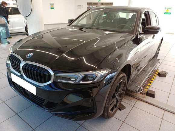 Skats no kreisās puses priekšā