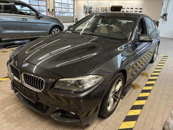 Skats no kreisās puses priekšā