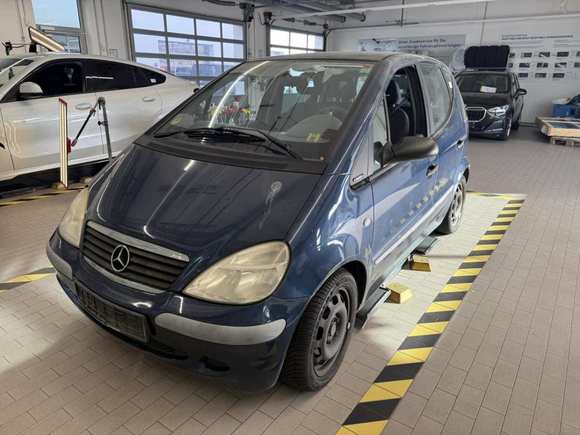 Skats no kreisās puses priekšā