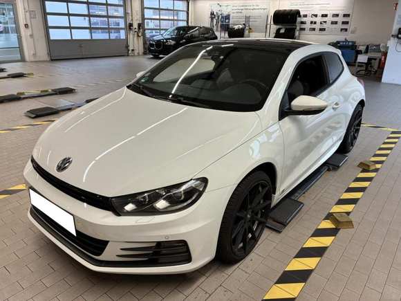 Skats no kreisās puses priekšā