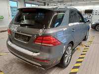 Skats no labās puses aizmugurē