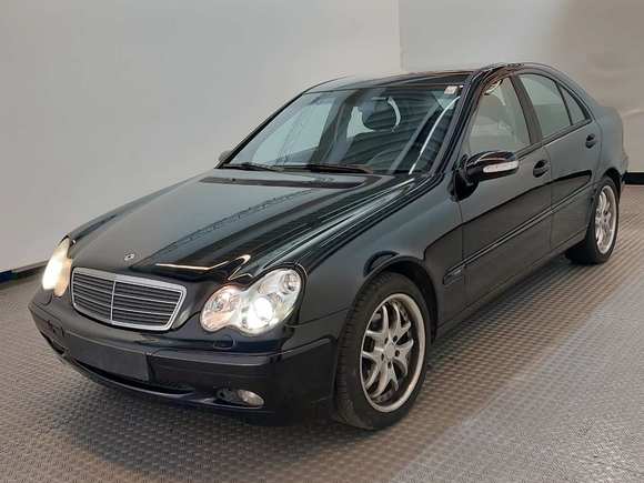 Vaizdas iš priekio kairės