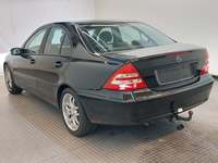 Vaade tagant vasakult