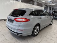 Skats no labās puses aizmugurē