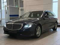 Skats no kreisās puses priekšā