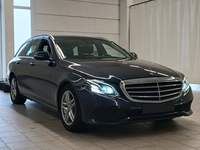 Skats no labās puses priekšā