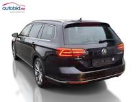 Skats no kreisās puses aizmugurē