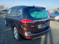 Вид сзади слева