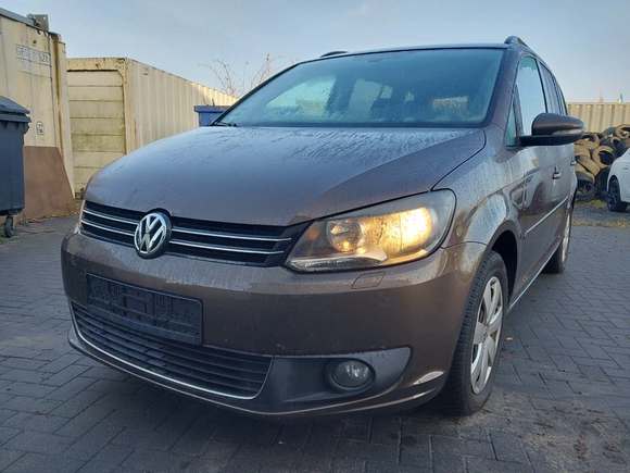 Вид спереди слева