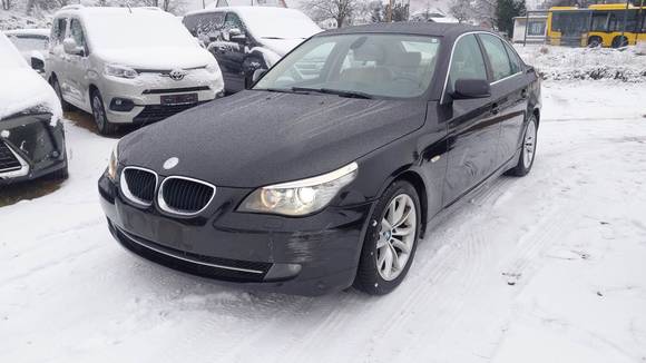 Skats no kreisās puses priekšā