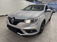 Skats no kreisās puses priekšā