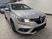 Skats no labās puses priekšā