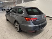 Skats no kreisās puses aizmugurē