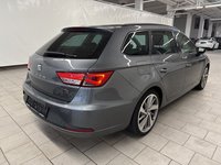 Skats no labās puses aizmugurē