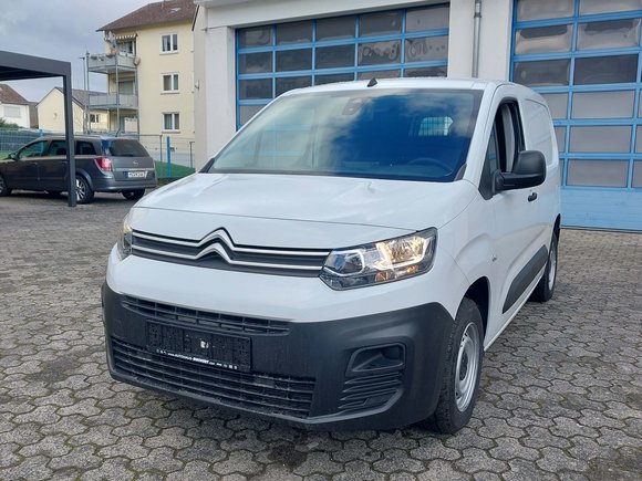 Skats no kreisās puses priekšā