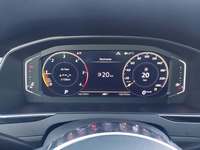 Pohled na přístrojovou desku