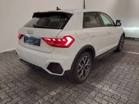 Pogled od pozadi desno