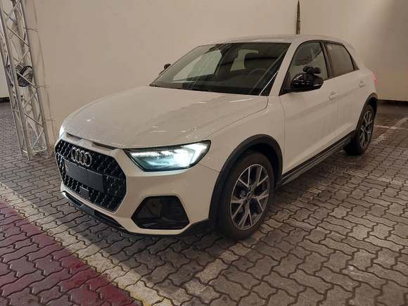 Pogled od napred levo