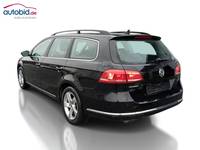 Skats no kreisās puses aizmugurē