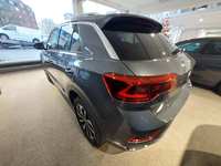 Pogled od pozadi levo