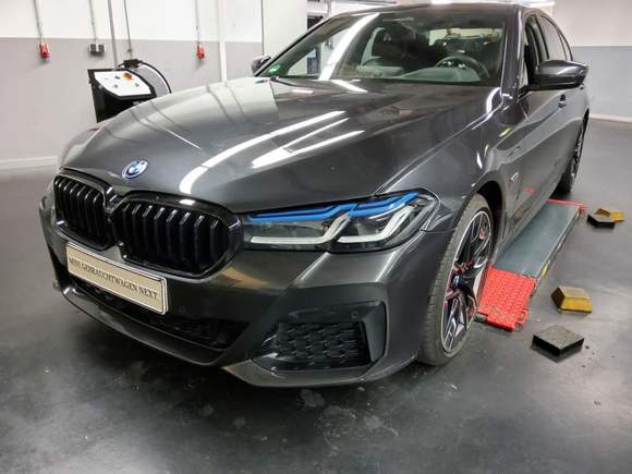 Skats no kreisās puses priekšā