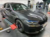 Skats no labās puses priekšā