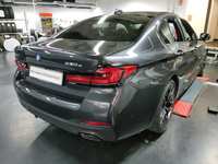 Skats no labās puses aizmugurē