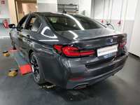 Skats no kreisās puses aizmugurē