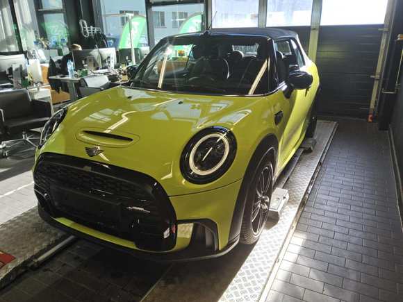 Pogled od napred levo