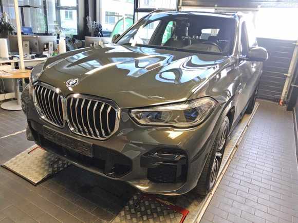 Вид спереди слева