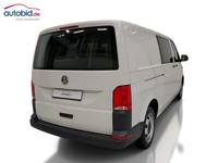 Skats no labās puses aizmugurē